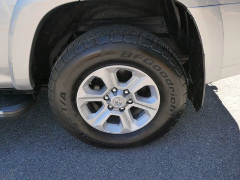 Used 2016 Toyota 4Runner SR5 AWD/4WD image 35