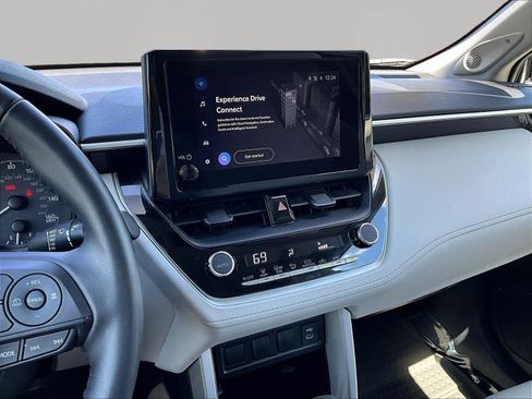 Used 2025 Toyota Corolla Cross LE w/ Moonroof Package AWD/4WD image 9