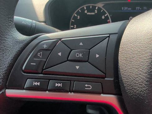 Used 2024 Nissan Altima 2.5 SV FWD image 13