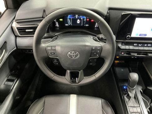 Used 2025 Toyota Camry SE FWD image 6