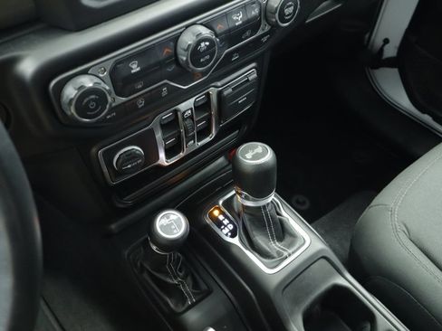 Used 2021 Jeep Wrangler Unlimited Sahara AWD/4WD image 30