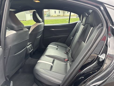 Used 2025 Toyota Camry SE image 14