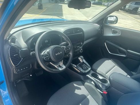 Used 2023 Kia Soul S FWD image 12