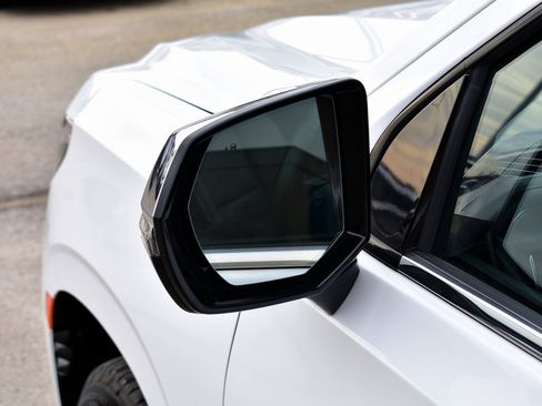 Used 2023 Chevrolet Suburban Premier image 14