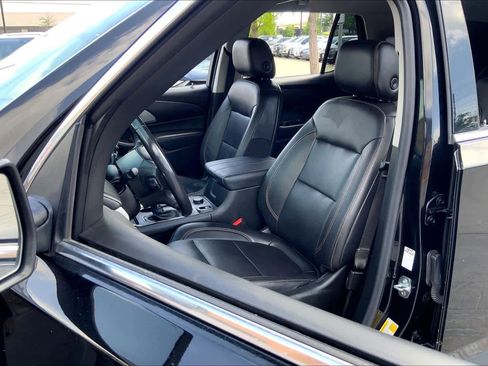 Used 2021 Chevrolet Traverse LT w/ LT Premium Package image 8