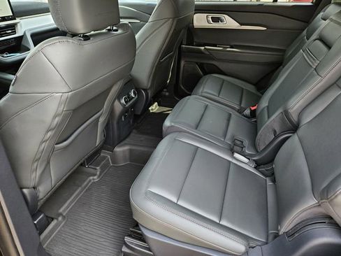 Used 2025 Ford Explorer Active w/ Active Comfort Package image 28