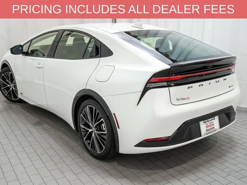 Used 2024 Toyota Prius XLE AWD/4WD image 3