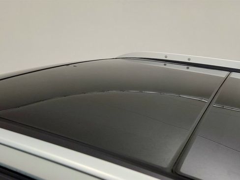 Used 2023 Cadillac XT4 Luxury w/ Cold Weather Package AWD/4WD image 10