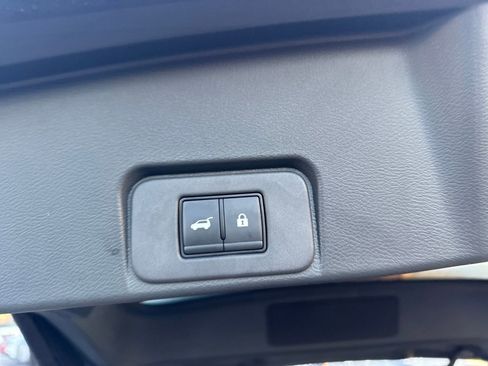 Certified 2025 Nissan Rogue SV image 23