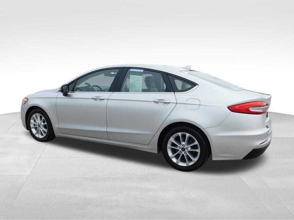 Used 2019 Ford Fusion SE FWD image 5