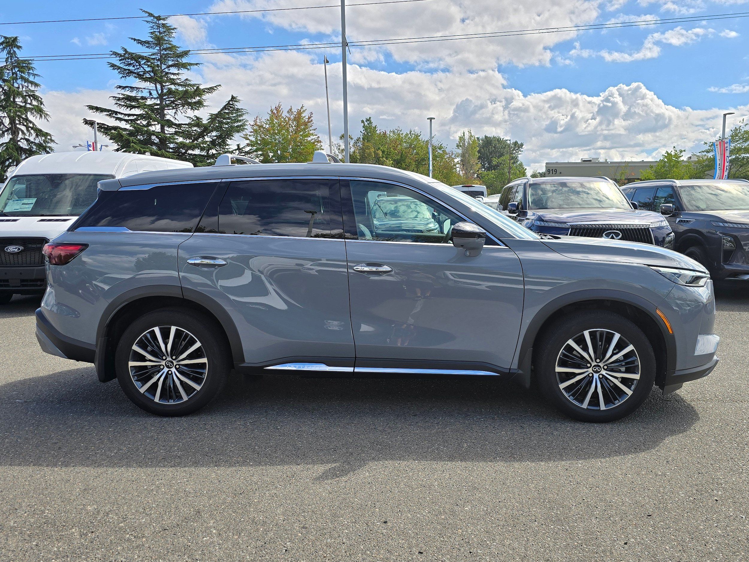 Used 2025 INFINITI QX60 Sensory w/ Vision Package AWD/4WD image 6