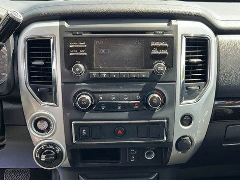 Used 2018 Nissan Titan SV image 22