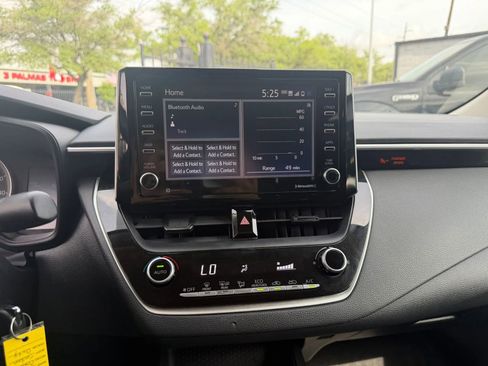 Used 2021 Toyota Corolla LE FWD image 23
