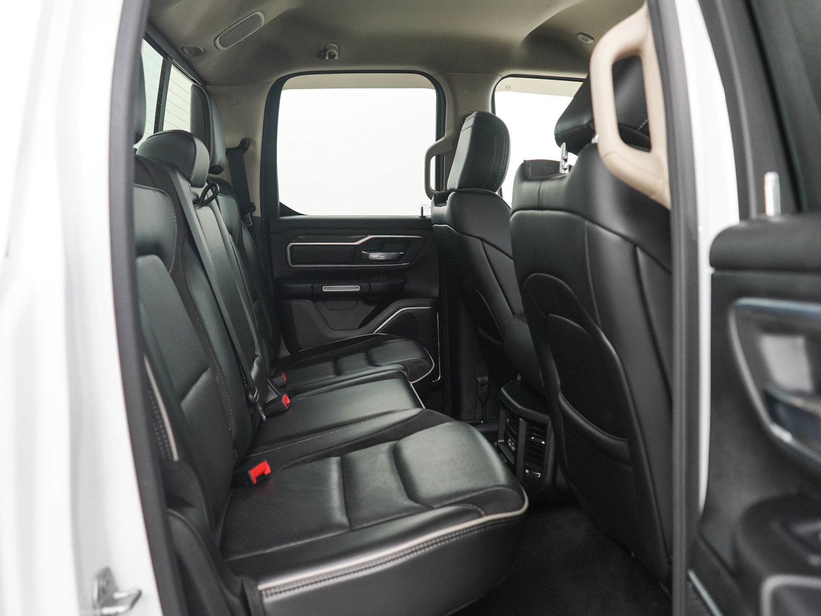 Used 2019 RAM 1500 Laramie AWD/4WD image 12