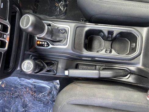 Used 2021 Jeep Gladiator Sport image 13
