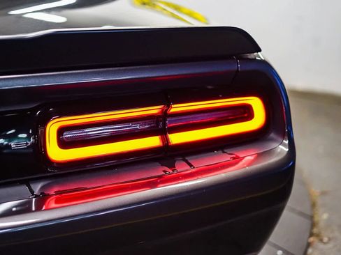 Used 2023 Dodge Challenger SXT image 9