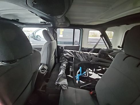 Used 2024 Jeep Wrangler Sport S image 9