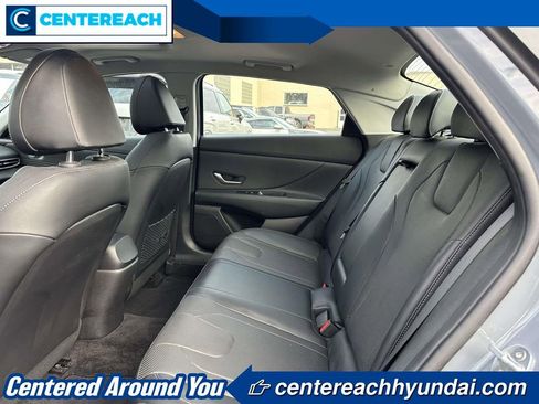Used 2021 Hyundai Elantra Limited image 9
