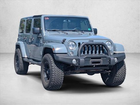 Used 2015 Jeep Wrangler Unlimited Sahara AWD/4WD image 3