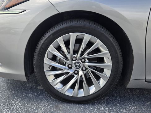 Used 2021 Lexus ES 300h Ultra Luxury w/ Accessory Package 2 image 15