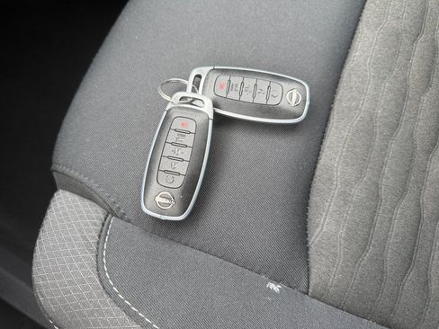 Certified 2025 Nissan Pathfinder SV FWD image 34