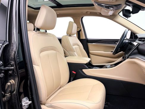 Used 2021 Jeep Grand Cherokee L Limited image 39