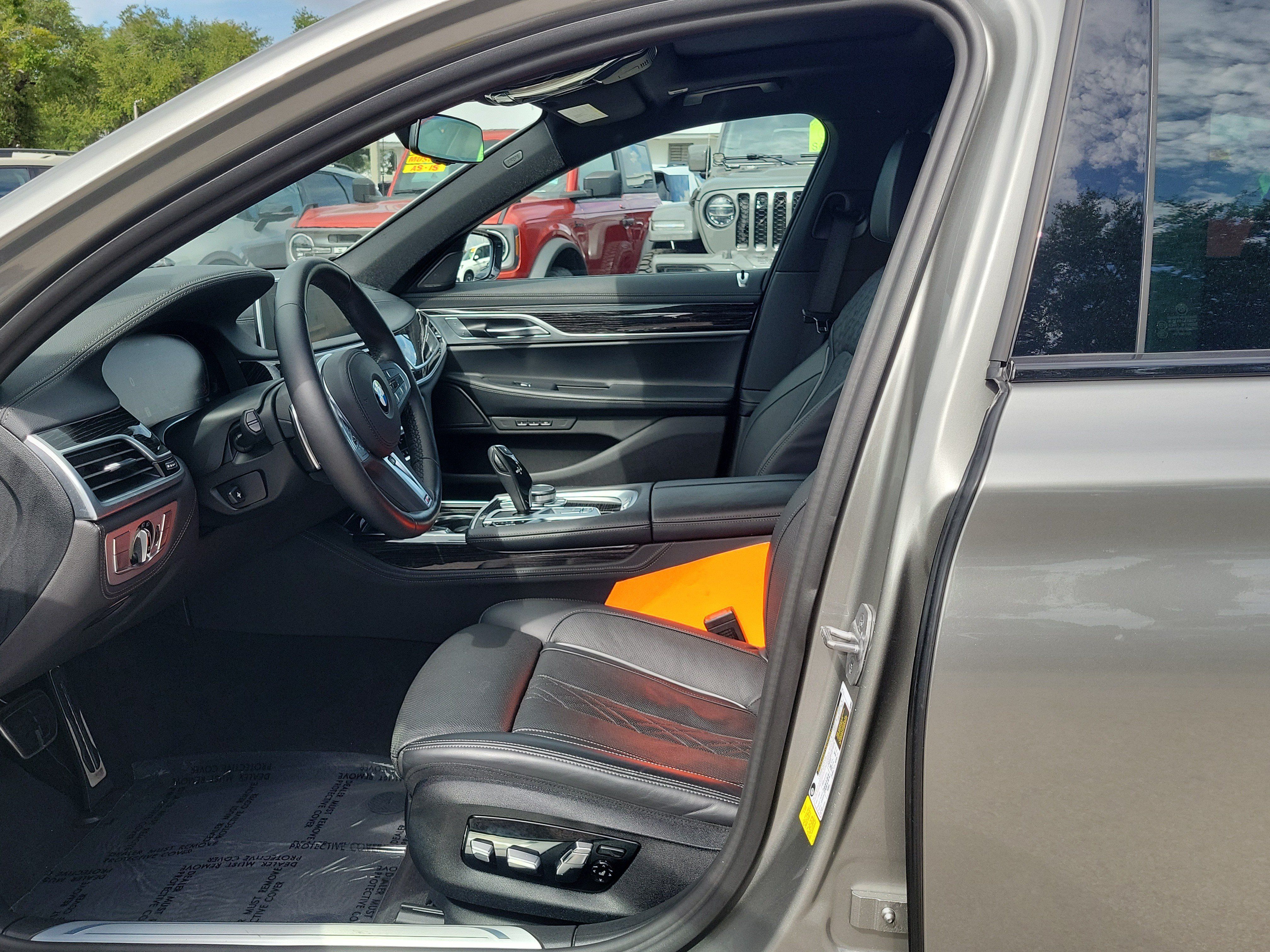 Used 2022 BMW 740i w/ M Sport Package RWD image 21