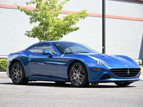 Used 2015 Ferrari California T RWD image 3