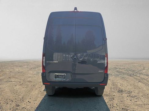 Used 2026 Mercedes-Benz Sprinter 2500 image 4