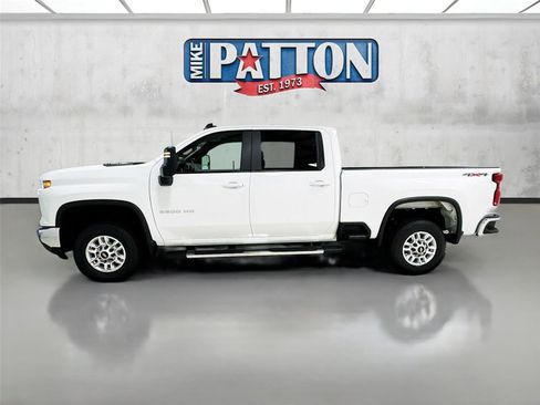 Used 2025 Chevrolet Silverado 2500 LT w/ Convenience Package AWD/4WD image 4
