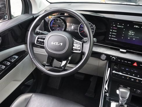 Used 2024 Kia Carnival EX FWD image 35
