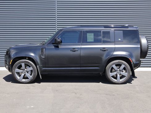Used 2024 Land Rover Defender 110 X-Dynamic SE AWD/4WD image 8