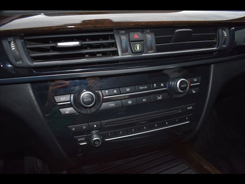 Used 2017 BMW X5 xDrive40e image 12