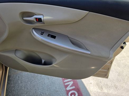 Used 2011 Toyota Corolla LE FWD image 29