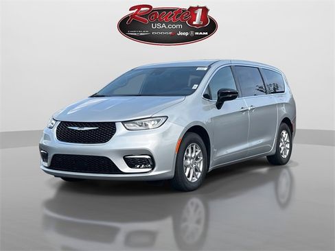 New 2026 Chrysler Pacifica Select image 2