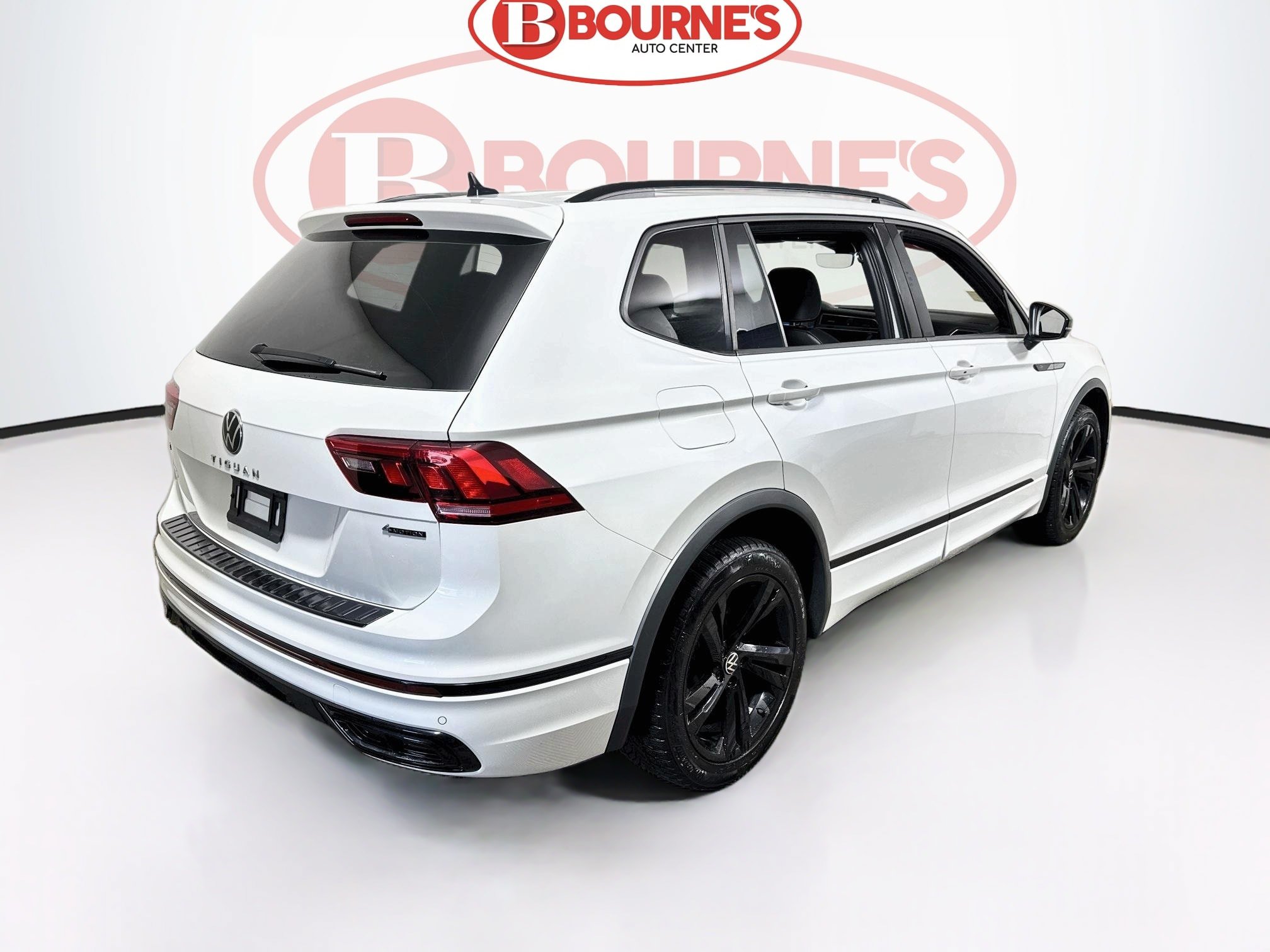 Used 2023 Volkswagen Tiguan SE R-Line AWD/4WD image 11
