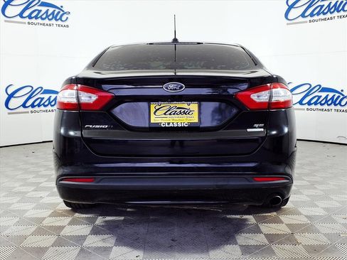 Used 2016 Ford Fusion SE image 4