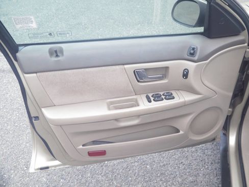 Used 2000 Ford Taurus SES image 17