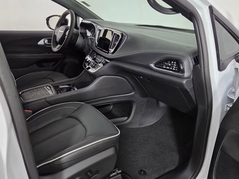 New 2026 Chrysler Pacifica Limited w/ S Appearance Package image 38