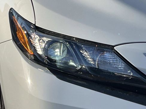 Used 2023 Toyota Camry SE image 9
