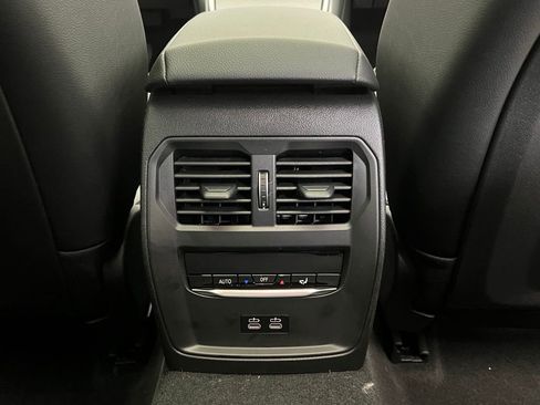 Used 2026 BMW 330i Sedan w/ Premium Package image 9