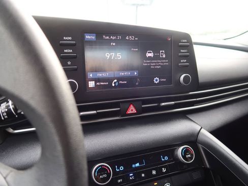 Used 2023 Hyundai Elantra SEL image 13