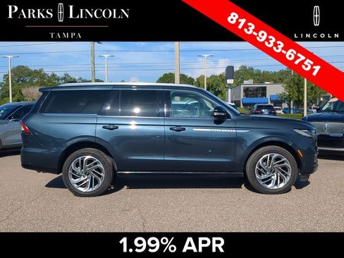 Used 2025 Lincoln Navigator Reserve AWD/4WD image 3