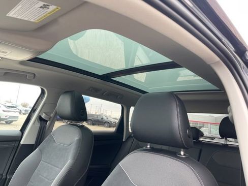 Used 2025 Volkswagen Taos SE image 19