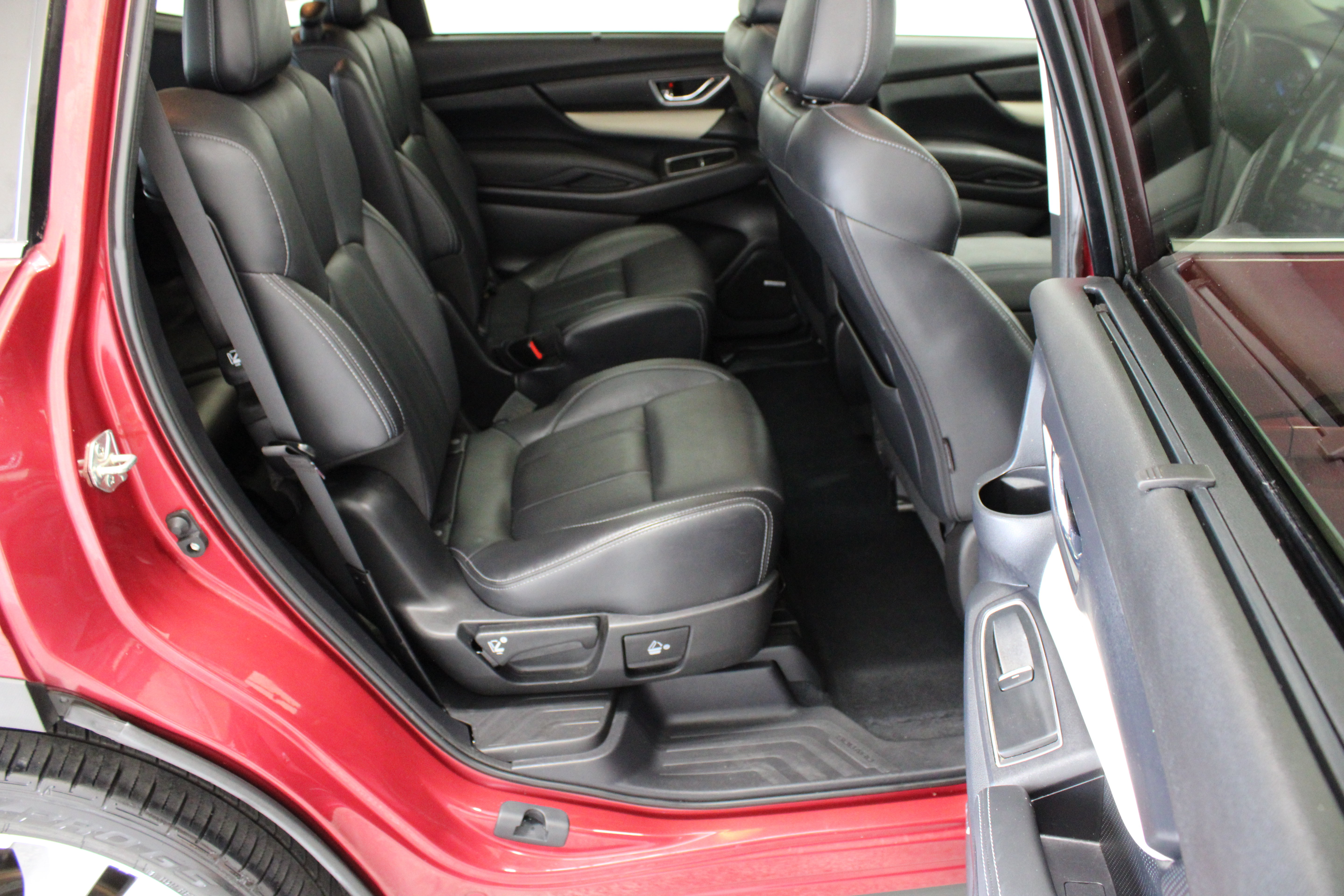 Used 2021 Subaru Ascent Limited w/ Technology Package AWD/4WD image 39