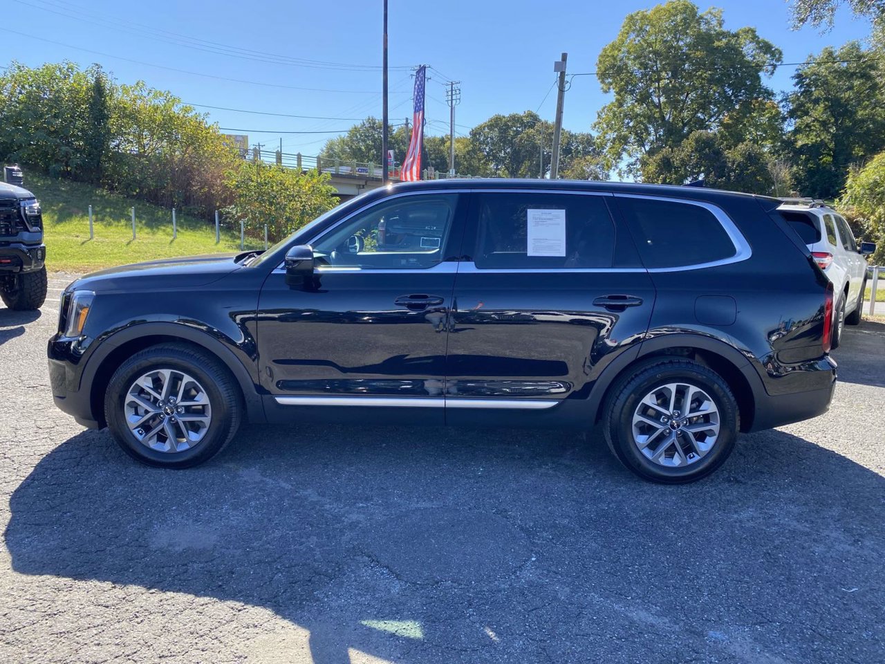 Used 2024 Kia Telluride LX AWD/4WD image 5
