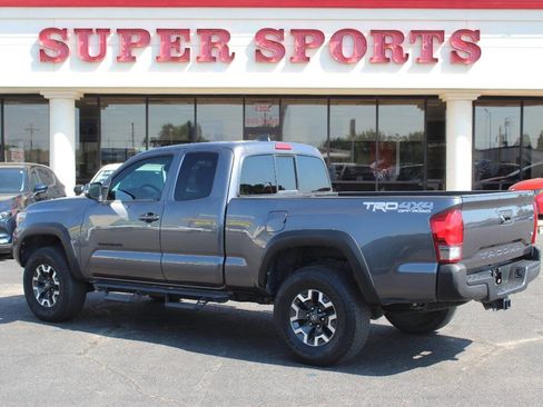 Used 2016 Toyota Tacoma TRD Off-Road w/ Towing Package image 5