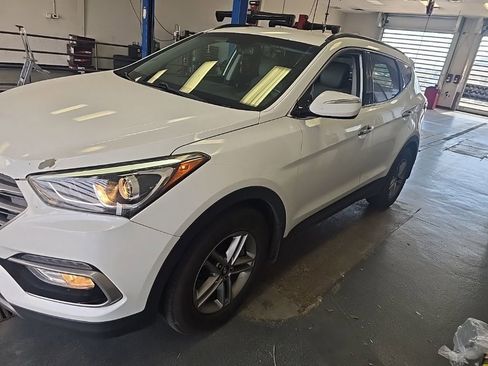 Used 2018 Hyundai Santa Fe Sport image 2