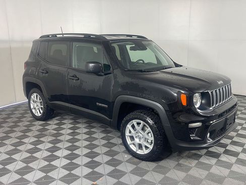 Used 2023 Jeep Renegade Latitude w/ Premium Group AWD/4WD image 7