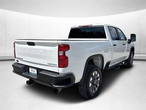 Used 2024 Chevrolet Silverado 2500 Custom w/ Custom Value Package image 3